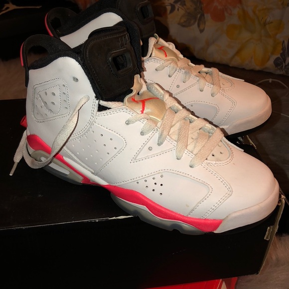 Shoes - Picture 2 of 6